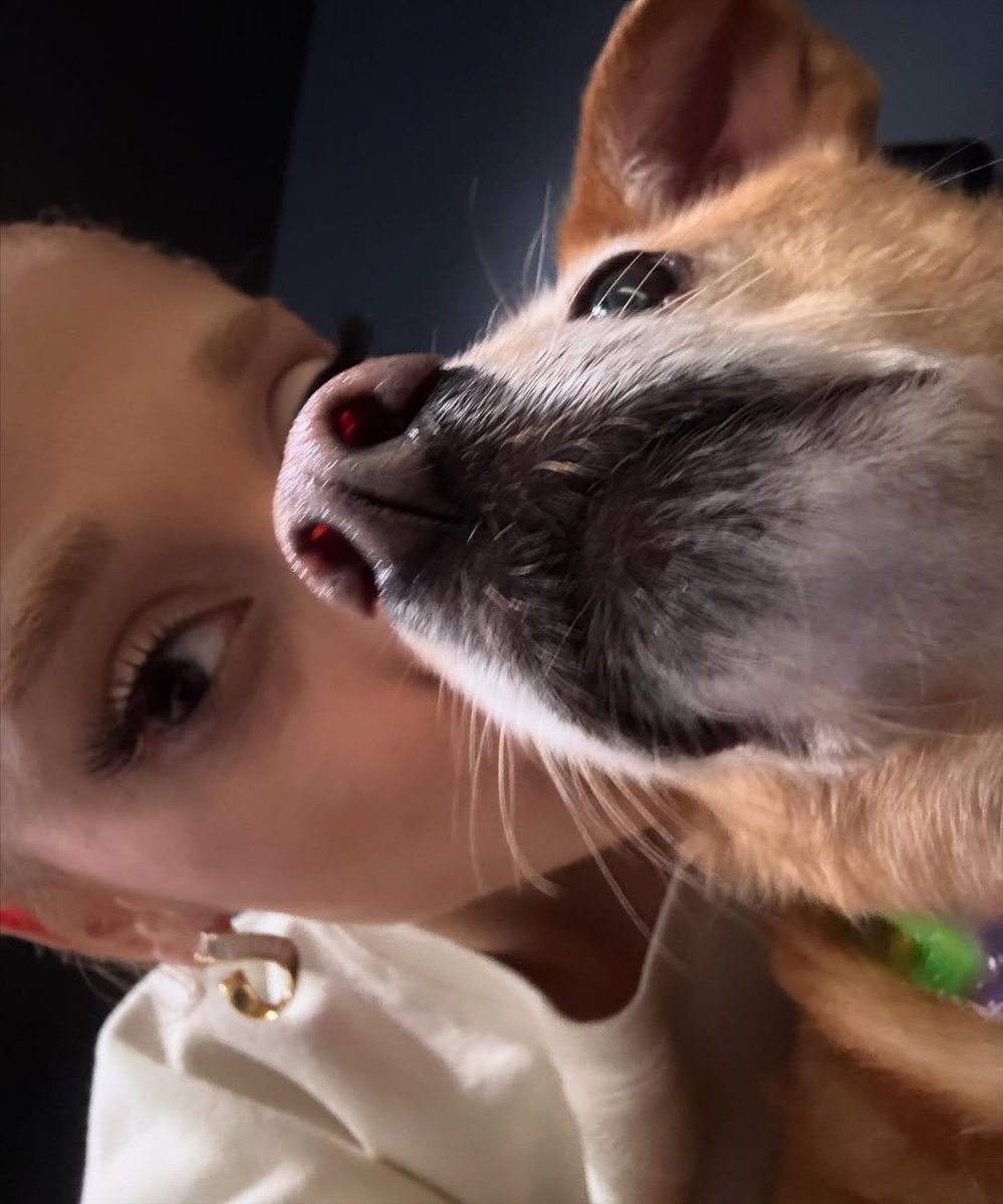 arianagrandebr's tweet image. APARECEU! Ariana Grande via Instagram.