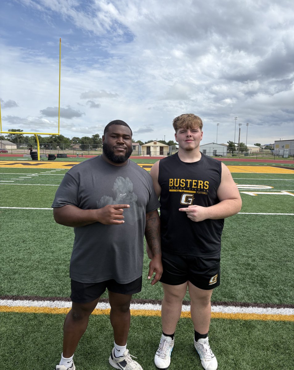 Blessed to get a weekend of work in with <a href="/TheSackSensei/">Javon Gopie</a> looking forward to what’s next! <a href="/KiyoshiHarris/">Coach Kiyoshi Harris</a> <a href="/Coach_J_Morgan/">Coach JaMichael Morgan</a> <a href="/CoachTJohnson32/">Coach Trey Johnson</a> <a href="/JUCOFFrenzy/">JUCO Football Frenzy</a> <a href="/mansfield16/">Coach Mansfield</a> <a href="/DexPreps/">DexPreps</a> <a href="/damehova9/">Damon Simmons</a>