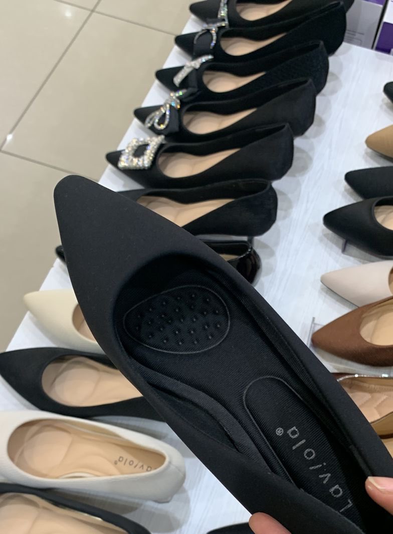 mngpbegitu's tweet photo. @willcomeasap hi kakk aku ada merk laviola, beli di matahari langsung 300an aku jual 180 ajaa, ukuran 39 heelsnya 3 cm, baru dipakai sekali untuk interviewww ajaa, ini bisa di pake jangkan panjang jugaa abis wisuda utuk keperluan kerjaaa!❤️ https://t.co/MEzMZYCdfp