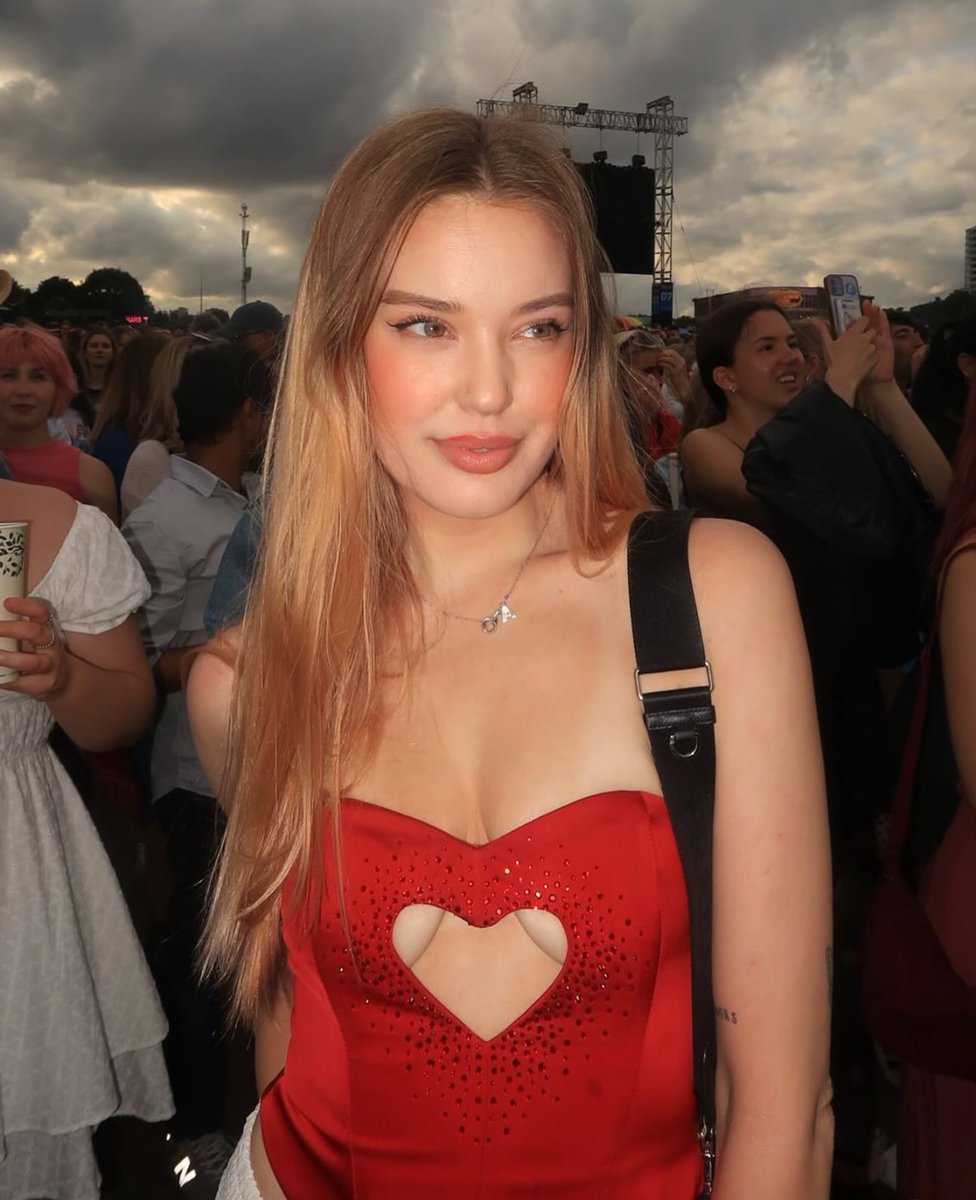 lexiethinkr's tweet image. literally so sabrina coded