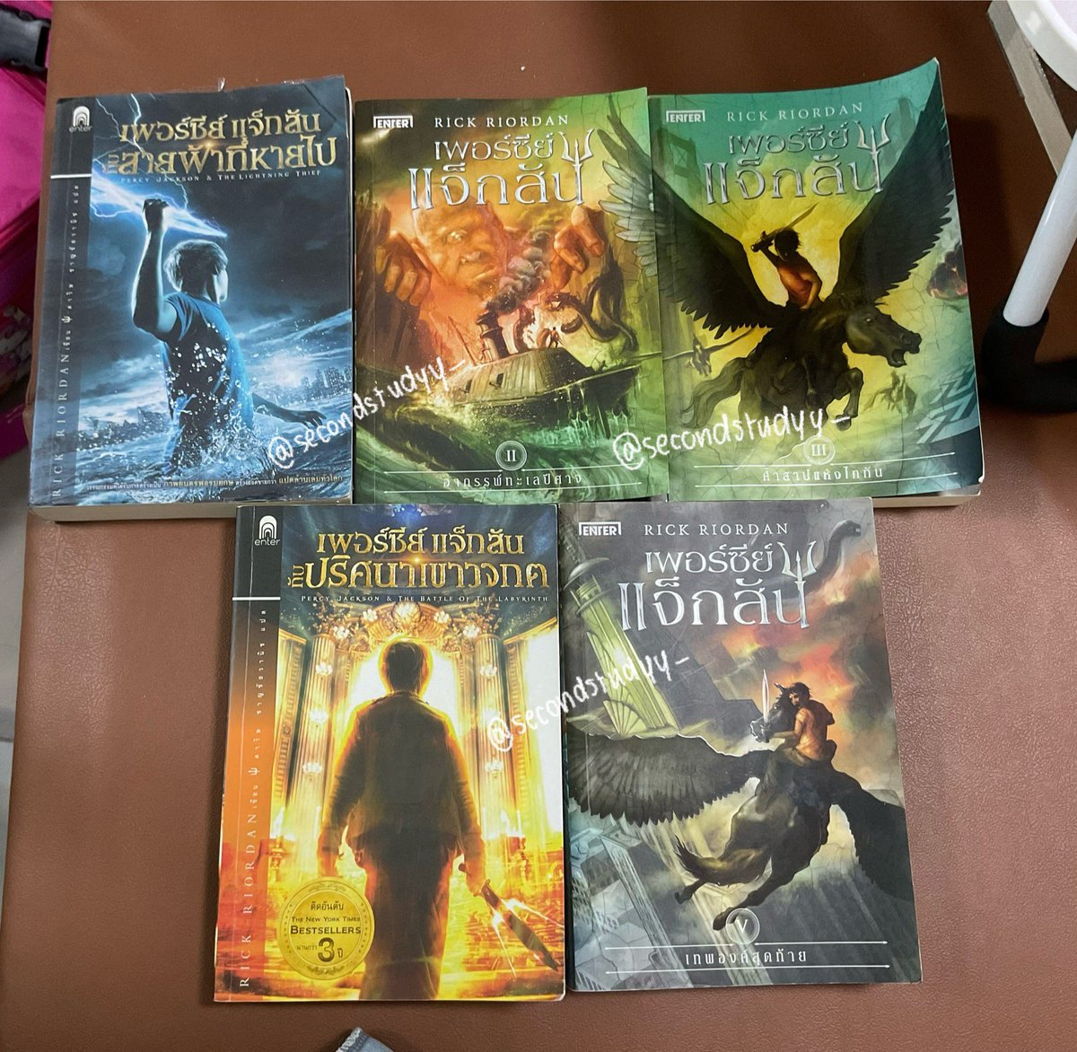 secondstudyy_'s tweet image. ลด 💨💨
นิยายเพอร์ซีย์ แจ็กสัน เล่ม 1-5 จบ
* มือสอง สภาพดี
📌 430.- รส
.
.
ขอดูเพิ่มเติมได้ค่ะ 🙏🏻♥️
#นิยายมือสองสภาพดี #ส่งต่อหนังสือ #ส่งต่อนิยาย #ส่งต่อหนังสือมือสอง #นิยายมือสอง #เพอร์ซีย์แจ็กสัน #percyjacksonandtheolympians