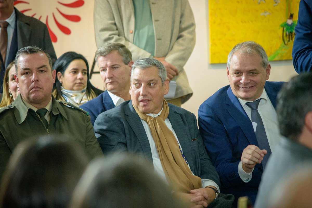 Andrea Brugman (@andreabrugman) on Twitter photo Felicitaciones a el flamante Presidente de la Junta Departamental de Florida <a href="/EnzoViscailuz/">Enzo Viscailuz</a> como a todos los Ediles Departamentales Titulares y Suplentes, a trabajar por Florida.
Adelante Curules, saludando en especial a los electos por <a href="/amo_62florida/">Agrupación Manuel Oribe</a> les deseo muchos éxitos!! Felicitaciones a el flamante Presidente de la Junta Departamental de Florida <a href="/EnzoViscailuz/">Enzo Viscailuz</a> como a todos los Ediles Departamentales Titulares y Suplentes, a trabajar por Florida.
Adelante Curules, saludando en especial a los electos por <a href="/amo_62florida/">Agrupación Manuel Oribe</a> les deseo muchos éxitos!!