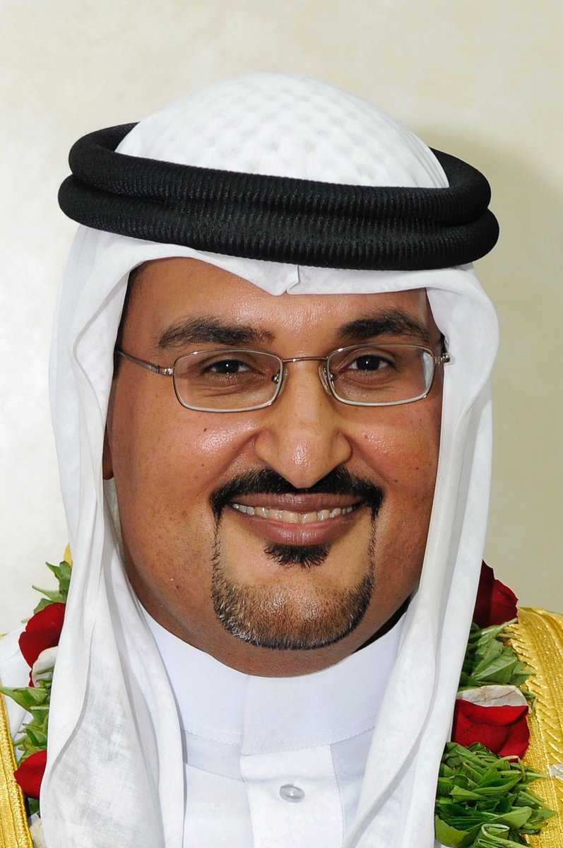 الأخ العزيز، وزميل الدراسة، مالك آل سليس، يغادرنا سريعاً، تاركاً ذكرى جميلة وقبساً من نور، لدى كل من عرفه وزماله وصادقه، بلطف أخلاقه، وابتسامته، وكفهِ الأذى عن الآخرين!

له الفردوس الأعلى، ولعائلته ومحبيه الصبر والسلوان.