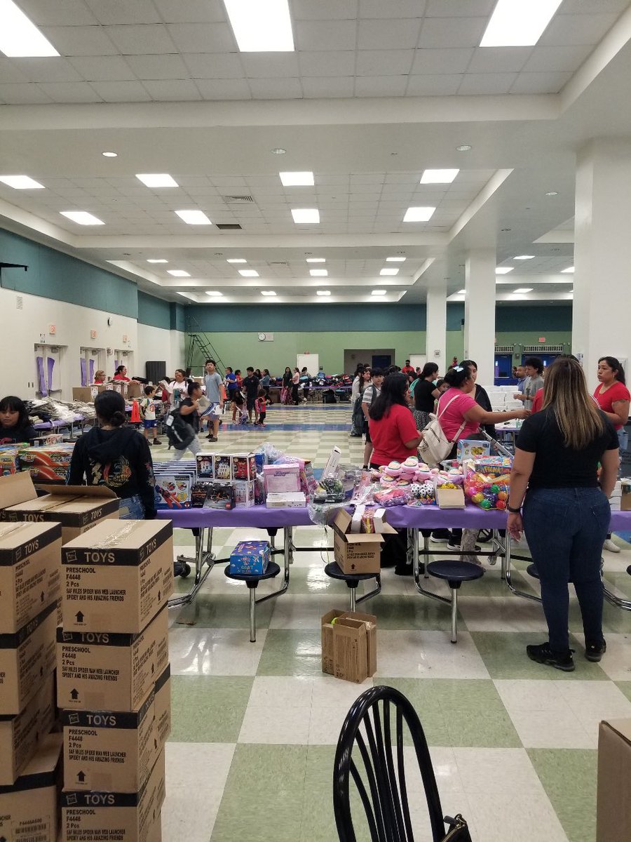 Big win for the South Dade Community as we gear up for the school year - The Title 1 Migrant Program Backpack Giveaway @ South Dade Senior High.Thank South Dade Senior High for allowing us to join you at this great event!
#YourBestChoiceMDCPS
#CommunityStrong
#BackpackGiveaway