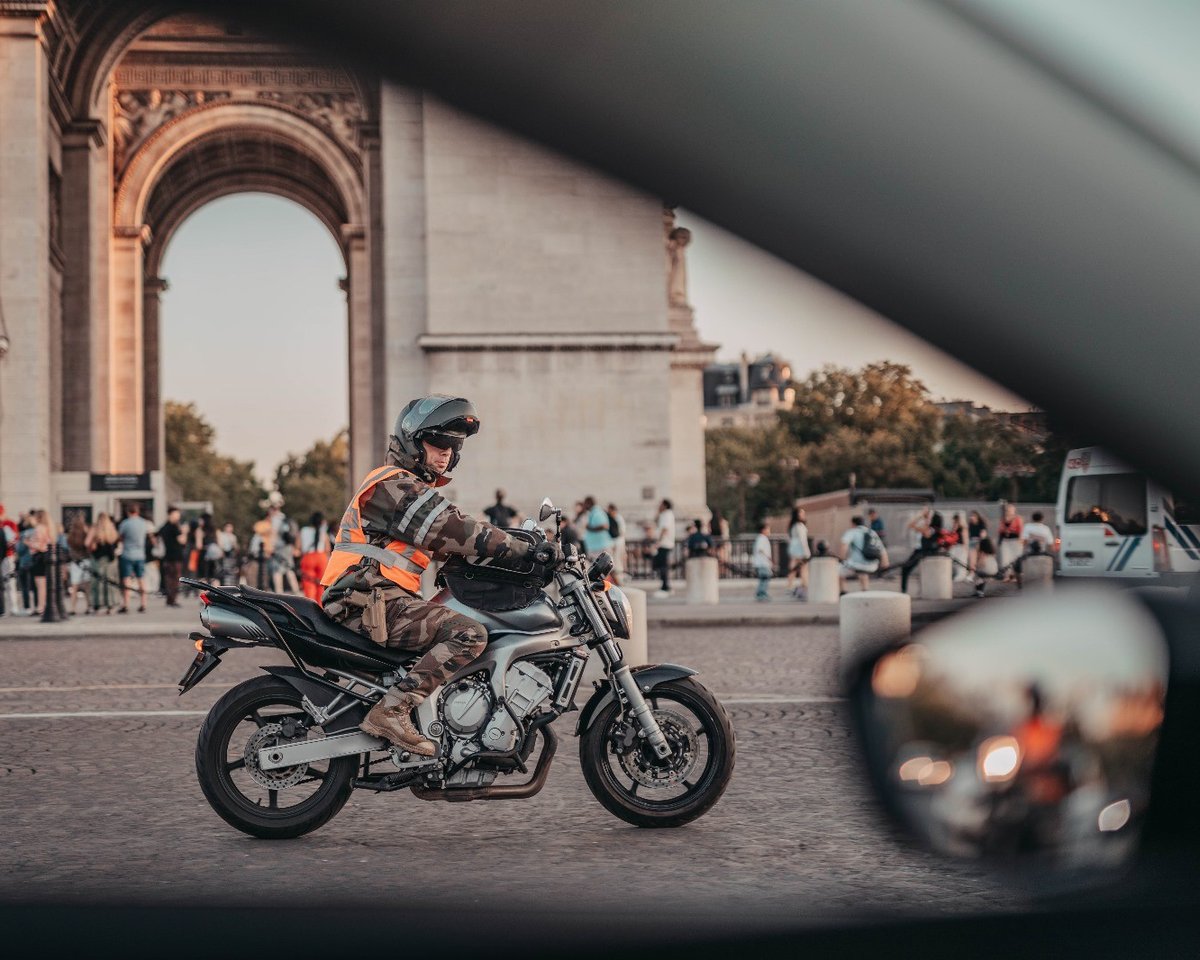 Nuit des « vert et blanc » 🌙
Dans la nuit du 9 au 10 juillet, les circulateurs ont répété le défilé du 14 juillet. Trois phases testées : concentration (mise en place), conversion (repositionnement), dislocation (retour). Objectif : être prêts pour le jour J ! 🇫🇷 #14Juillet