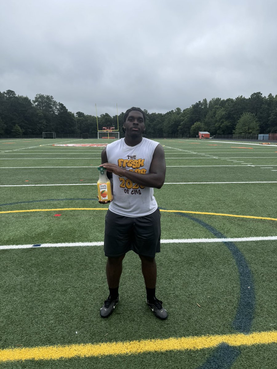 Great First Week Back for Monacan Football! Shoutout to Will Beck (<a href="/WilliamJBeck08/">william beck</a>) earning the 1st Juice Award of the Summer 🍊His Energy is always CONTAGIOUS 🔥 #JuiceIsLoose #FAMILY #GoChiefs