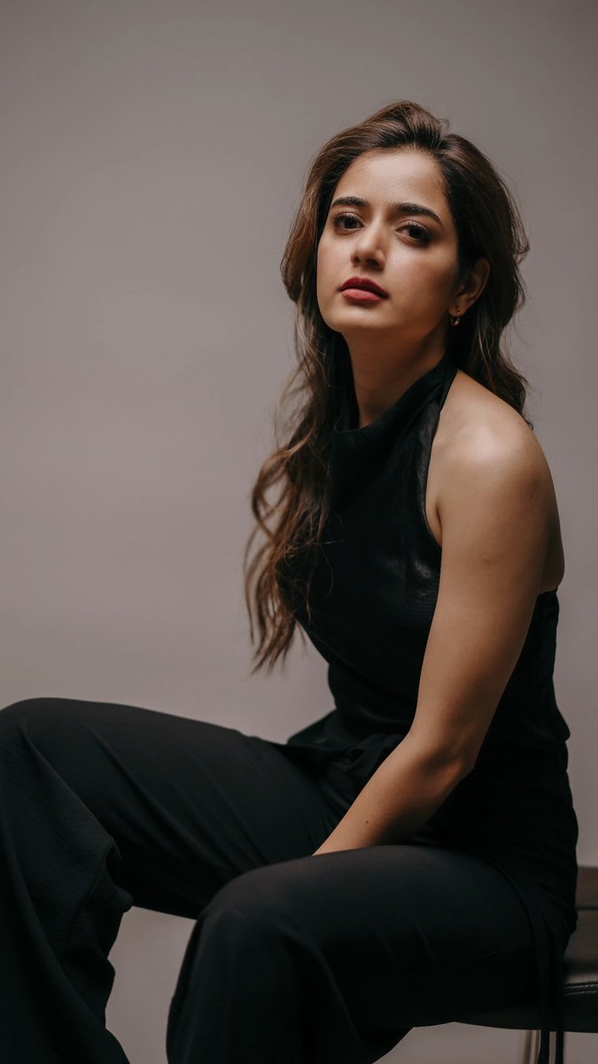 GvqAcc6boAA4_Jc?format=jpg&name=medium