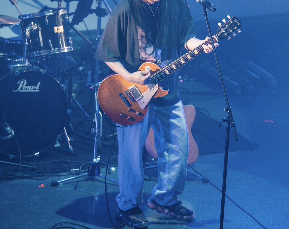 buzz_g's tweet image. #ボカロックマニア
久しぶりにライブでギター弾いて歌って楽しかったです❣️ありがとうございました🙏
▼セットリスト
1.ワールド・ランプシェード
2.マーシャルの嬌声
3.アルビノ
4.星の唄
5.エンドロールには載らない君へ
MCでめちゃくちゃ言い忘れてたけど夏に新譜が出ます💿