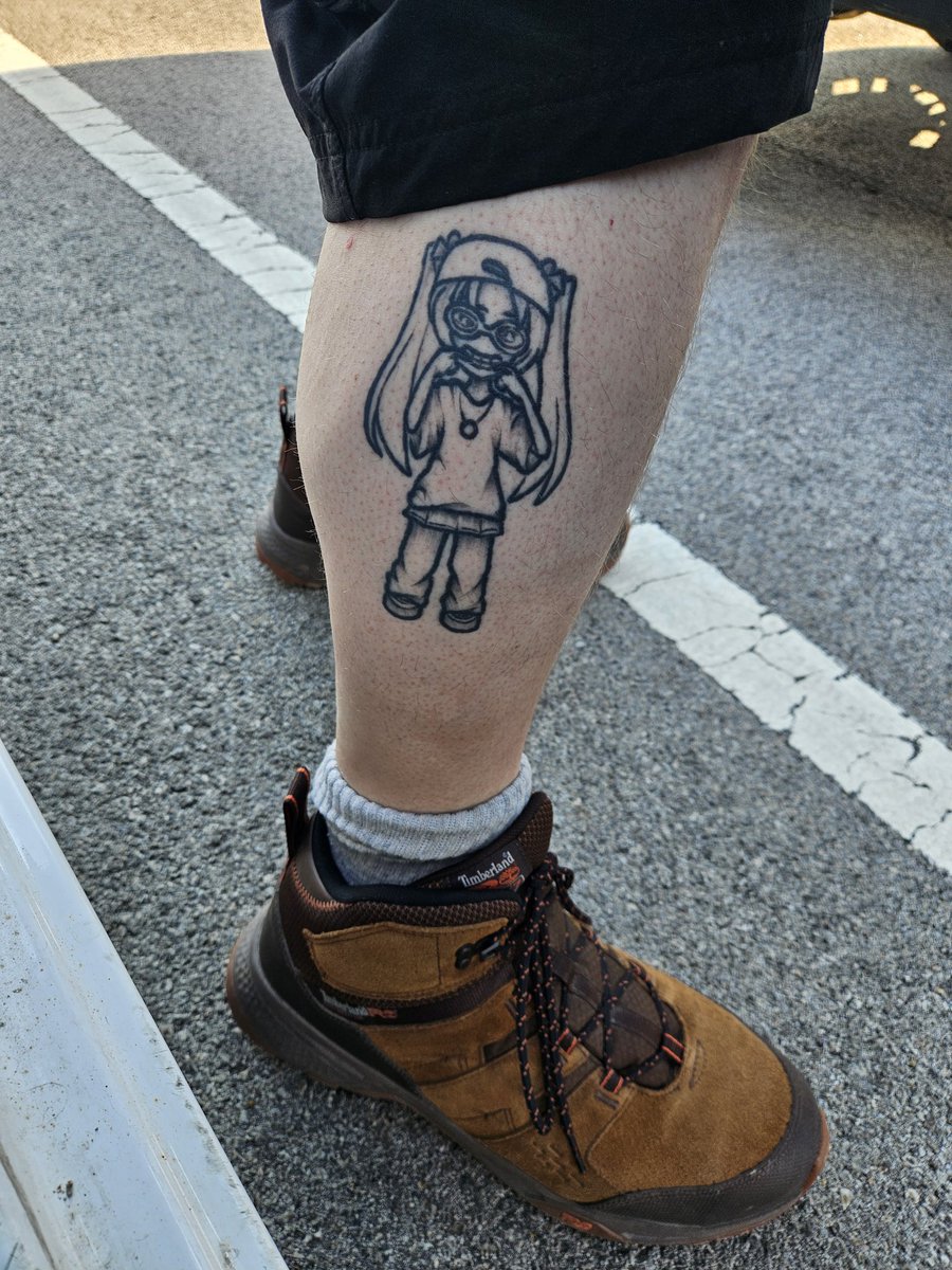 errol_baer's tweet image. During season 1 I TTSd @Sheep_Xing to tell her I'm gonna get the next thing she draws as a tattoo and I went through with it. I dont necessarily regret it. I been thinking about getting it colored in actually lol.