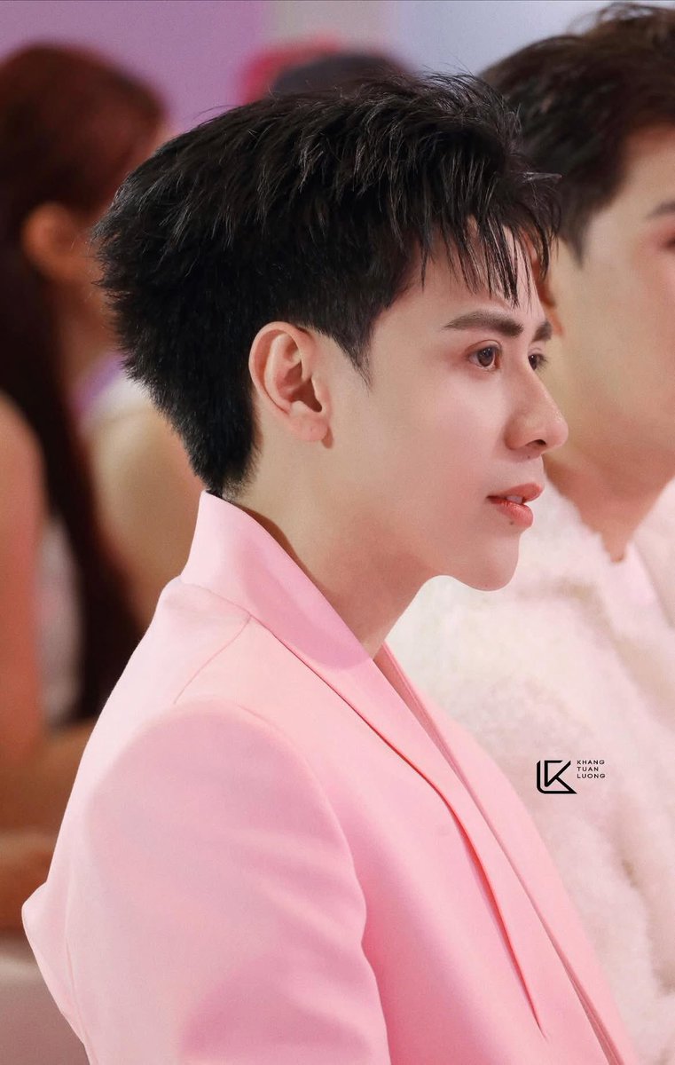 BachHue20's tweet photo. Cùng chờ tongtai nào, liệu sẽ là set diễn nào đây 

MASTERD THE EAST VINH
#MasterDxTheEastLiveConcertHa
#QuangHungMasterD https://t.co/YoeCpzum02