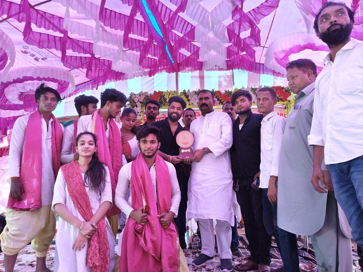 सारण जिला के इसुआपुर में आयोजित "रवि महोत्सव सह किसान सम्मान समारोह" में सम्मिलित होने का सौभाग्य प्राप्त हुआ। यह आयोजन किसानों के सम्मान और प्रोत्साहन का एक महत्वपूर्ण प्रयास था, जो हमारी कृषि परंपरा और अन्नदाताओं के योगदान को नमन करता है।