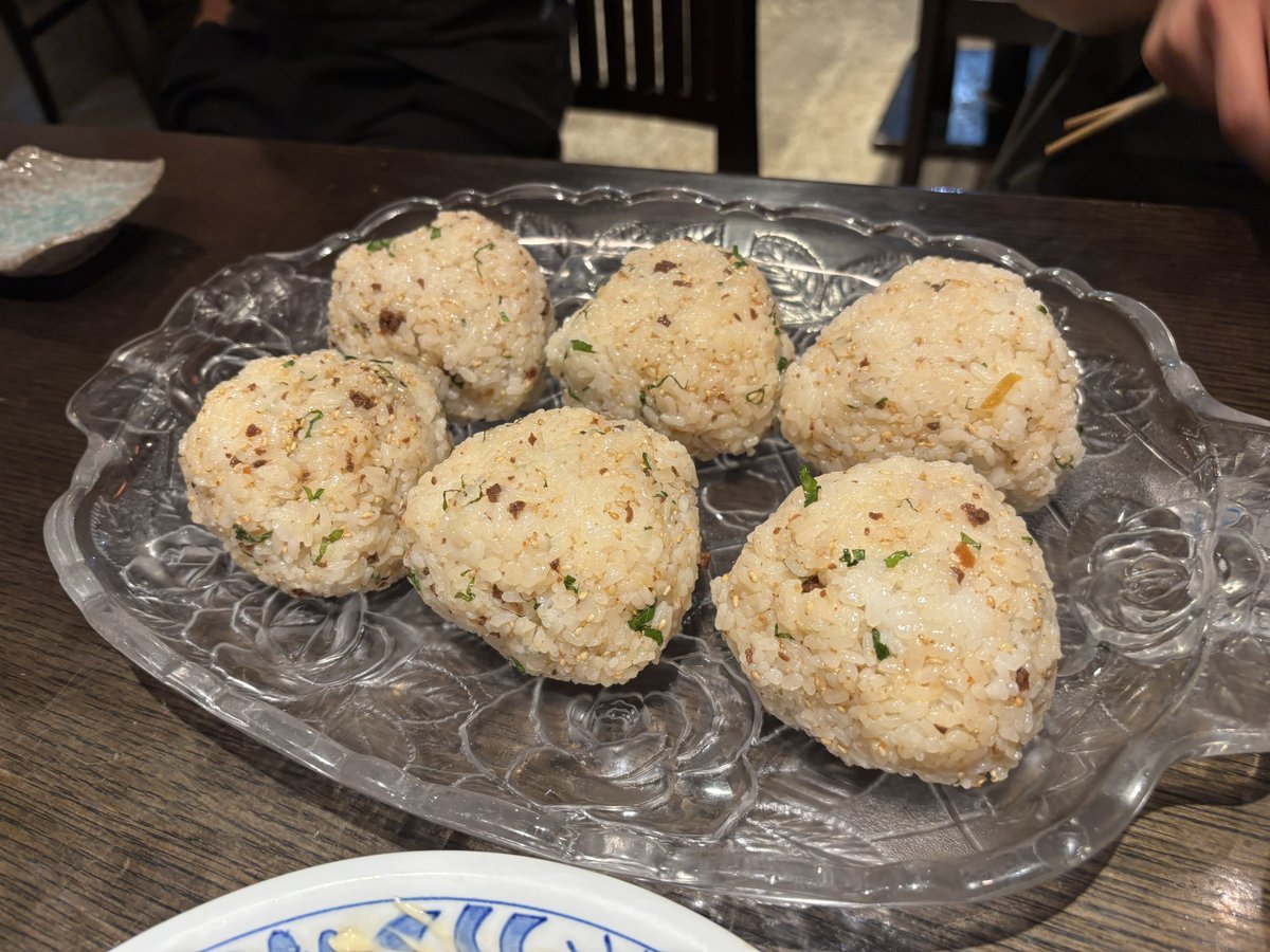 初めて鯨食べた🐳
今までの人生で食べたものの中でトップレベルで美味しかった…