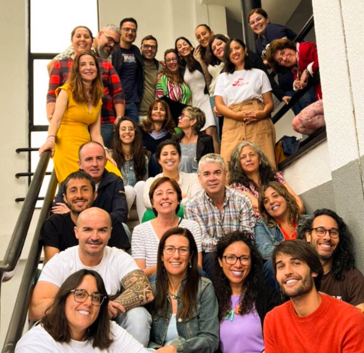 🎓✨ ¡POR FIN nos hemos graduado como Expertos en Docencia Universitaria por la Universidad de La Laguna! 💜🎉

Para la MEMORIA quedarán siempre las clases de los viernes, llenas de compañerismo, risas y complicidad. 😂📚 Gracias infinitas por haberme permitido aprender tanto de