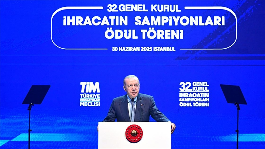Hamza AŞKIN (@hamzaaskin) on Twitter photo Tarihte yeni bir sayfa açıldı.
Cumhurbaşkanımız sn. <a href="/RTErdogan/">Recep Tayyip Erdoğan</a> bir asırdır ertelenen meseleleri masaya taşıyan bir siyasi irade inşa etti. Bu bölgede artık korkunun yerini güven, şüphenin yerini umut aldı.
Bu coğrafyada barışın toprağı yeniden filizleniyor.
#RecepTayyipErdoğan Tarihte yeni bir sayfa açıldı.
Cumhurbaşkanımız sn. <a href="/RTErdogan/">Recep Tayyip Erdoğan</a> bir asırdır ertelenen meseleleri masaya taşıyan bir siyasi irade inşa etti. Bu bölgede artık korkunun yerini güven, şüphenin yerini umut aldı.
Bu coğrafyada barışın toprağı yeniden filizleniyor.
#RecepTayyipErdoğan