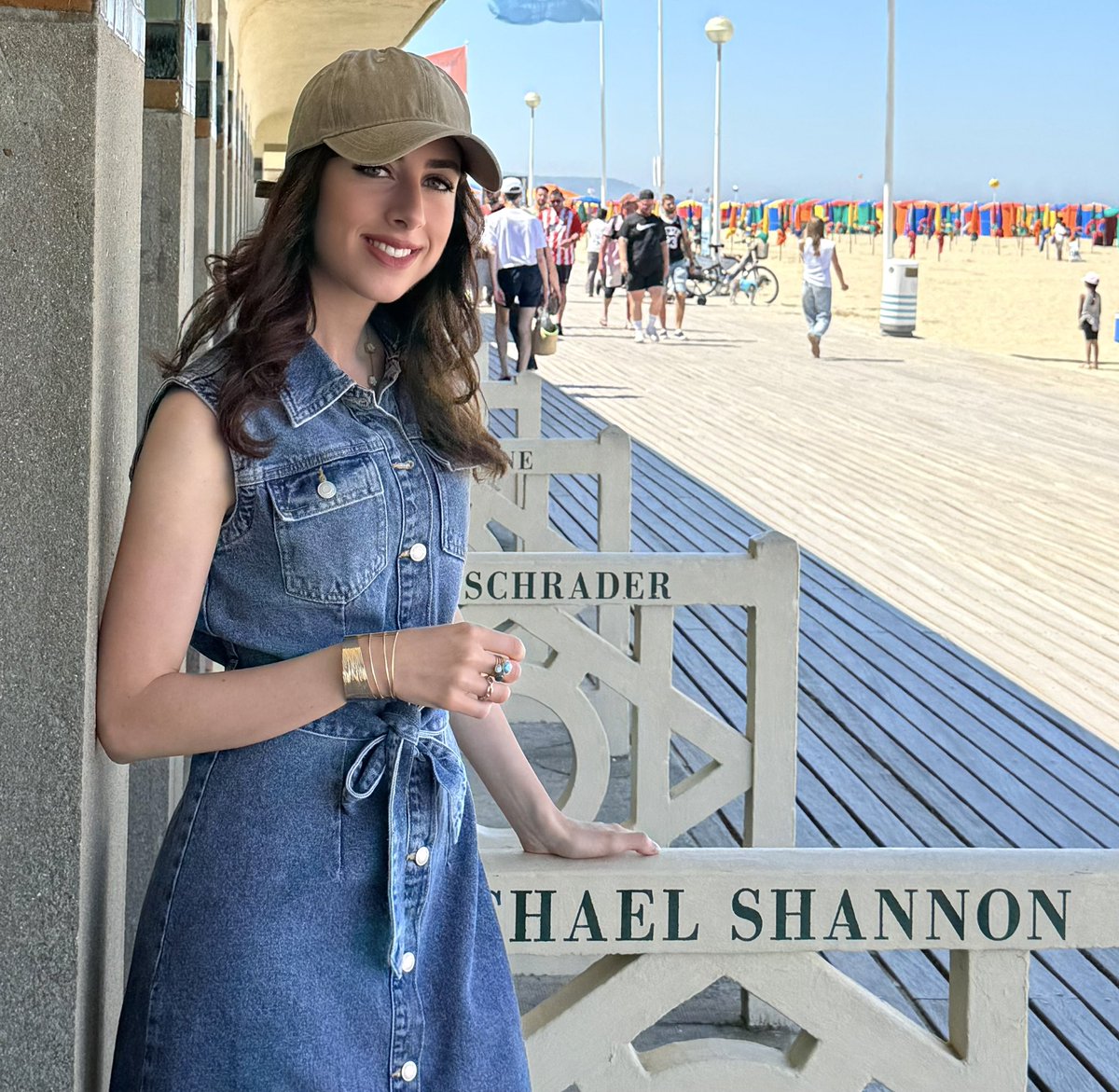 Arrivée à Deauville ! Hâte de vous retrouver demain à 11h à la librairie du marché ! ✍️📚🫶🏻