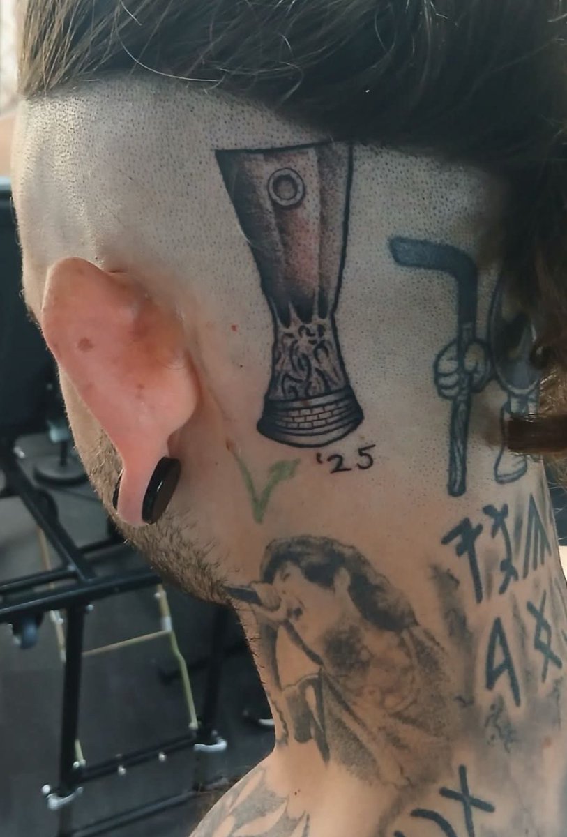 spursflags_'s tweet image. Champions of Europe 🏆
#spurstattoo #tottenhamtattoo #europaleaguewinners