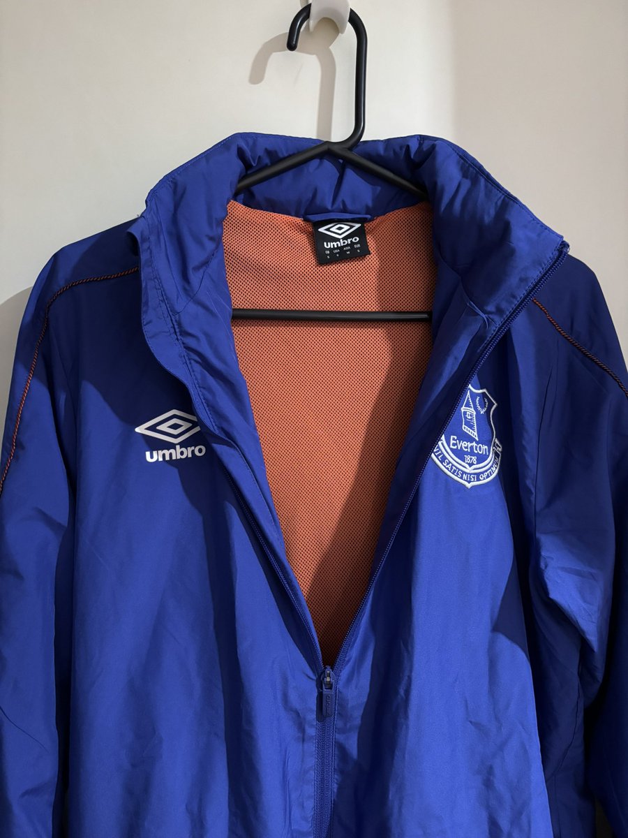 TrickorTweet0's tweet image. Tons of new items on @EvertonHeritage eBay account. Check them out Blues!
ebay.us/m/vaWSPf