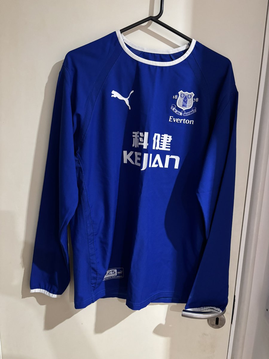 TrickorTweet0's tweet image. Tons of new items on @EvertonHeritage eBay account. Check them out Blues!
ebay.us/m/vaWSPf