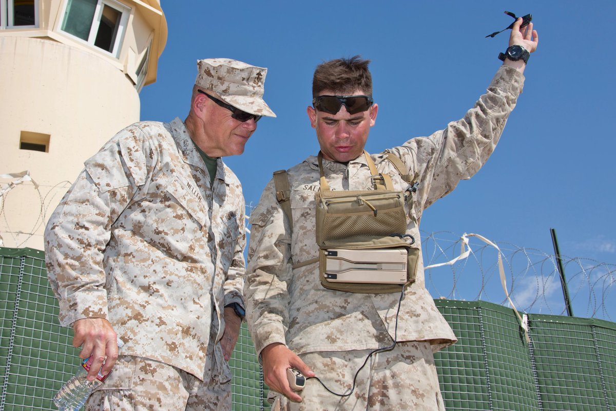🚨Big News!

-from the Commandant:
"At the end of next year, my goal is every deployed Marine infantry squad has got their own quadcopter"

➡️Must Read: marinecorpstimes.com/news/your-mari…
