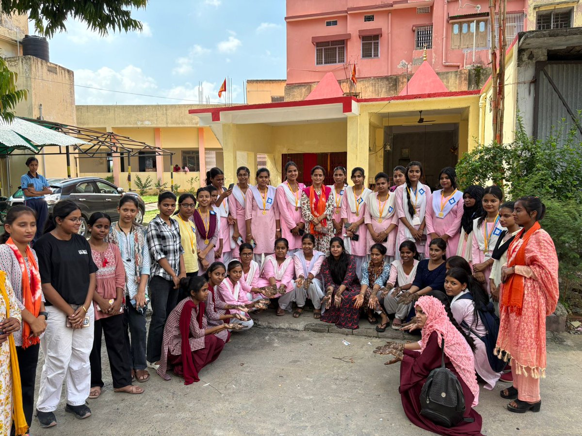 abvpsouthBR's tweet photo. अखिल भारतीय विद्यार्थी परिषद भागलपुर जिले के सुन्दरवती महिला महाविद्यालय इकाई के द्वारा राष्ट्रीय विद्यार्थी दिवस के अवसर पर मेंहदी प्रतियोगिता का आयोजन किया गया। कार्यक्रम में विशेष रूप से प्रांत सह मंत्री कुणाल पांडे मौजूद रहे।
#NationalStudentsDay
#77YearsOfABVP https://t.co/4SDGSHETDA