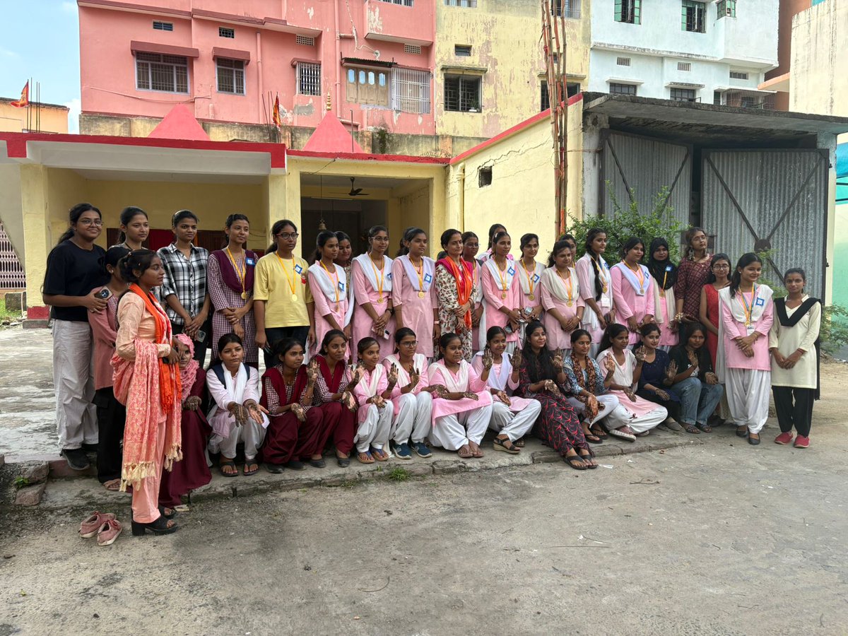 abvpsouthBR's tweet photo. अखिल भारतीय विद्यार्थी परिषद भागलपुर जिले के सुन्दरवती महिला महाविद्यालय इकाई के द्वारा राष्ट्रीय विद्यार्थी दिवस के अवसर पर मेंहदी प्रतियोगिता का आयोजन किया गया। कार्यक्रम में विशेष रूप से प्रांत सह मंत्री कुणाल पांडे मौजूद रहे।
#NationalStudentsDay
#77YearsOfABVP https://t.co/4SDGSHETDA