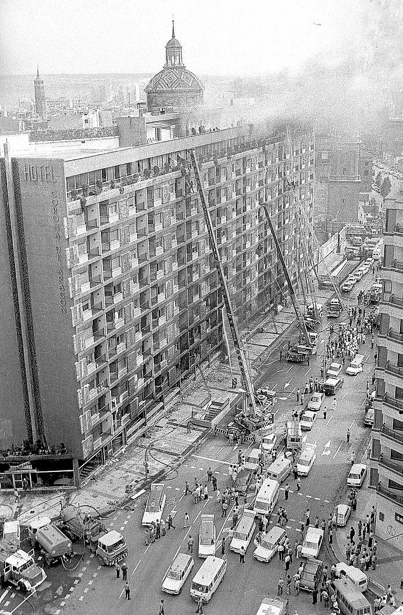 HistoryMattersX's tweet image. 🇪🇦 #España #Zaragoza

Jueves #12julio de 1979, día del incendio en el Hotel Corona (abrió sus puertas el 13 de junio de 1968) en Zaragoza, España.

🌷   78 personas murieron
🏥  113 resultaron heridas

El Hotel es ahora el Hotel Meliá Zaragoza.

🌹#EnMemoriam #Incendio