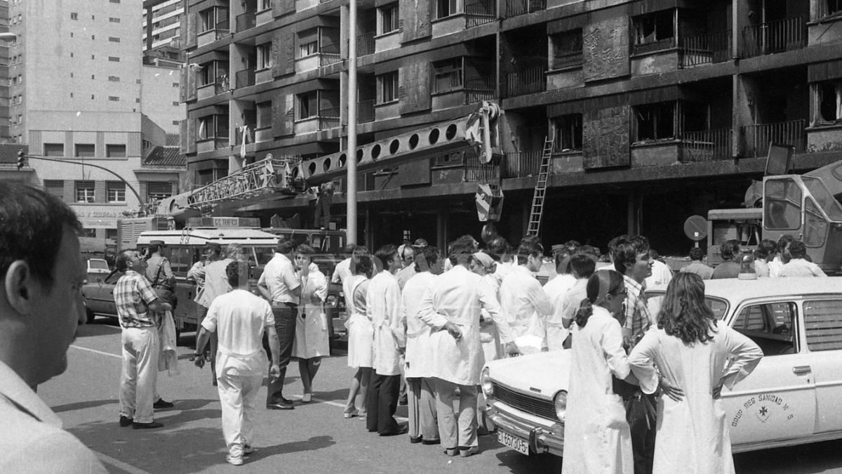 HistoryMattersX's tweet image. 🇪🇦 #España #Zaragoza

Jueves #12julio de 1979, día del incendio en el Hotel Corona (abrió sus puertas el 13 de junio de 1968) en Zaragoza, España.

🌷   78 personas murieron
🏥  113 resultaron heridas

El Hotel es ahora el Hotel Meliá Zaragoza.

🌹#EnMemoriam #Incendio