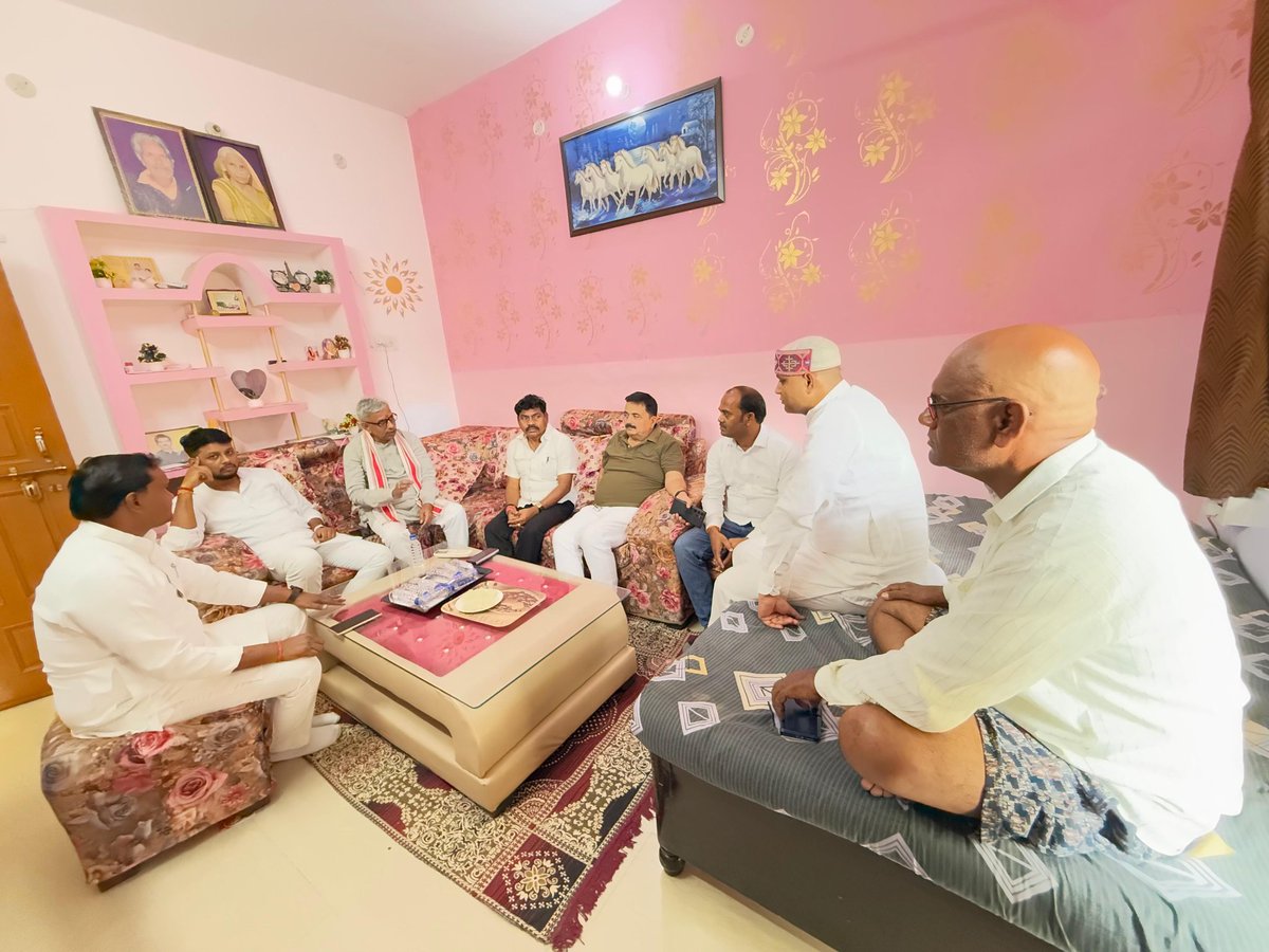 संजीव सिंह गोंड़ (@sanjeevgondbjp) on Twitter photo आज लखनऊ ग्राम गोहना इटौंजा में राष्ट्रीय स्वयंसेवक संघ के विभाग प्रचारक श्री उपेन्द्र जी भाई साहब जी के पूज्य पिताजी के निधन के उपरांत, उनके पैतृक आवास पर पहुंचकर शोक संवेदना व्यक्त की।
<a href="/myogiadityanath/">Yogi Adityanath</a> <a href="/CMOfficeUP/">CM Office, GoUP</a> <a href="/BJP4UP/">BJP Uttar Pradesh</a> आज लखनऊ ग्राम गोहना इटौंजा में राष्ट्रीय स्वयंसेवक संघ के विभाग प्रचारक श्री उपेन्द्र जी भाई साहब जी के पूज्य पिताजी के निधन के उपरांत, उनके पैतृक आवास पर पहुंचकर शोक संवेदना व्यक्त की।
<a href="/myogiadityanath/">Yogi Adityanath</a> <a href="/CMOfficeUP/">CM Office, GoUP</a> <a href="/BJP4UP/">BJP Uttar Pradesh</a>
