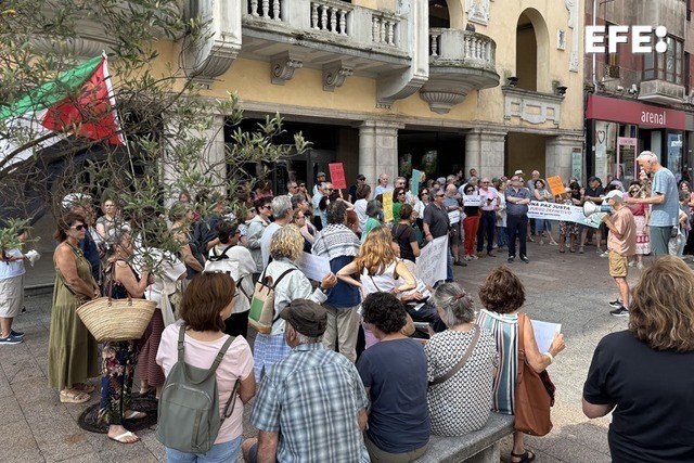 Santander se ha unido a las protestas contra el "genocidio en Palestina" convocadas este sábado en toda España con una concentración.