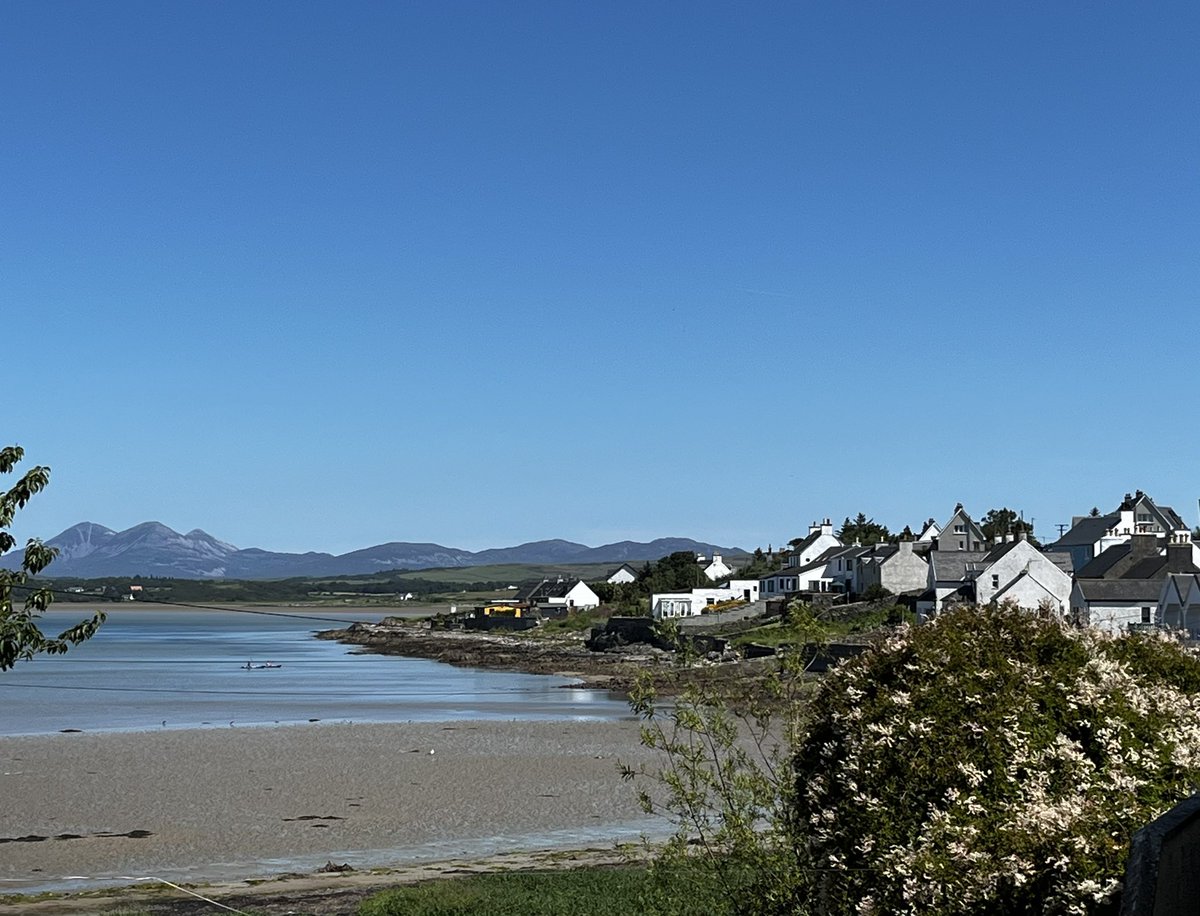 NextEditionIsla's tweet photo. Such a gorgeous day on the island today! #Islay #lunchtimeview https://t.co/51kWTgSYeX