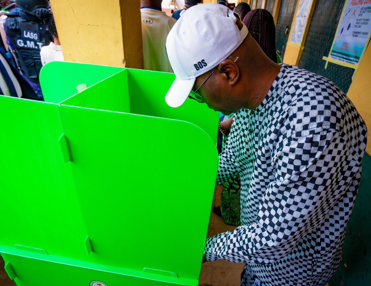 jidesanwoolu's tweet image. This morning, my wife, Ibijoke, and I voted at St. Stephen Primary School, Okepopo, Lagos Island.
Our local government elections affect our daily lives in very real ways, things like roads, waste collection, markets, and schools. The people we elect today will be making…