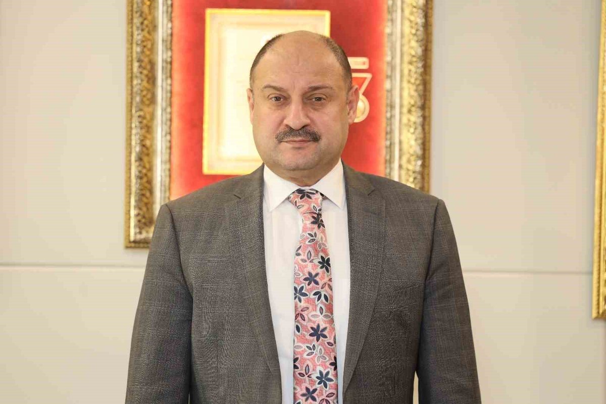 🔴Şanlıurfa Büyükşehir Belediye Başkanı Mehmet Kasım Gülpınar: 

"PKK'nın silah bırakması ülke için çok önemli bir adım. unu bir devlet politikası olarak görmek lazım; biz de bu gözle bakıyoruz."

"Hâlâ terörle anılmak, terörle konuşulmak ve geçmişin acılarıyla yüz yüze kalıp