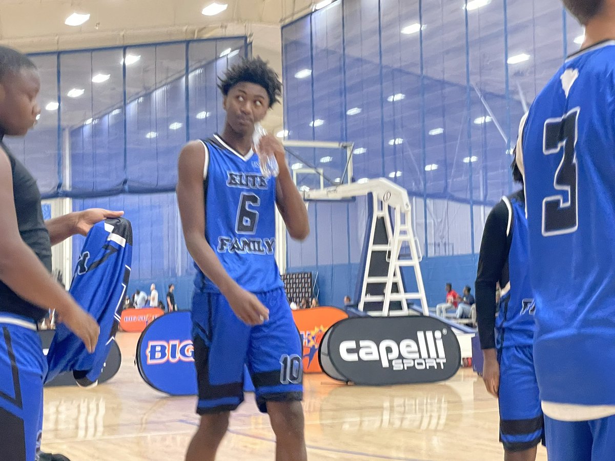 Back at the beach today. Big Shots Myrtle Beach Live 2 starts from the <a href="/MBSportsCenter/">MB Sports Center</a> <a href="/quincalhoun2028/">Quintavious Calhoun</a> #SwannysRoundballReview