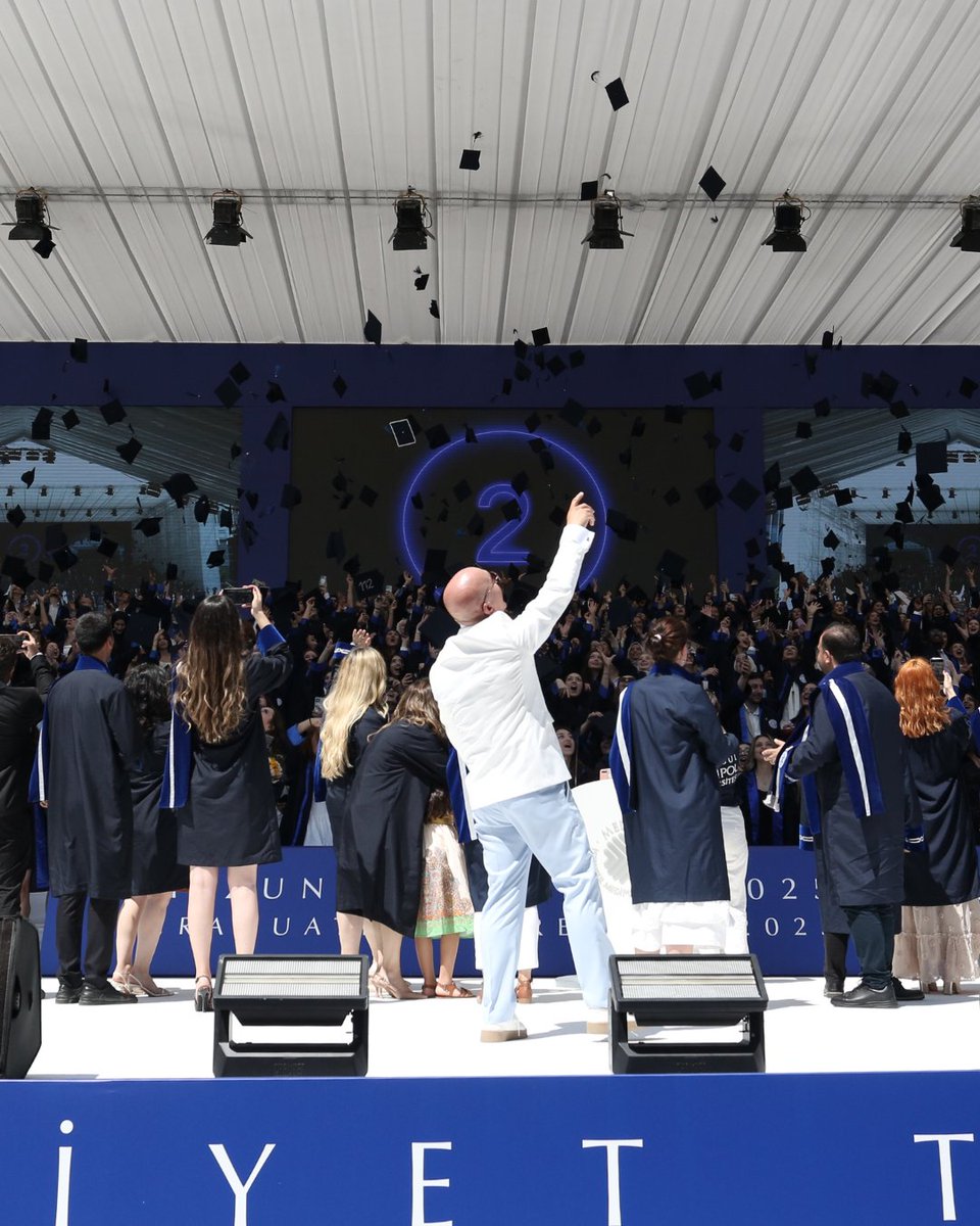 Sağlık Hizmetleri Meslek Yüksekokulu 2. Grup Töreni'nden kareler. 🎓📸