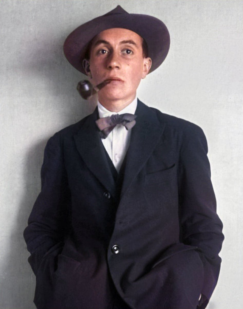 ✍️O 12 de xullo de 19022 nacía en Rianxo o poeta e mariñeiro Manuel Antonio Pérez Sánchez, máis coñecido como Manoel Antonio ou Manuel Antonio, nado en Rianxo o 12 de xullo de 1900. Finou  en Asados (Rianxo) o 28 de xaneiro de 1930🍀.