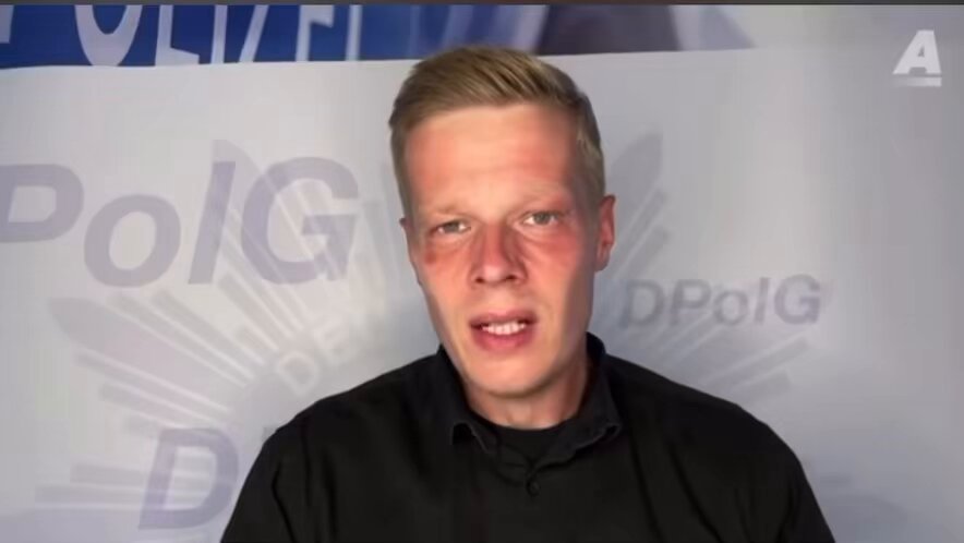 Tarek Baé (@tarek_bae) on Twitter photo Die vielen Lügen des Manuel Ostermann: Der Polizei-Gewerkschafter und CDU-Politiker verbreitet regelmäßig Fake News, falsche Statistiken und rechte Narrative. Eine Recherche zeigt, wie gezielt er Angst und Desinformation schürt. Faktencheck: itidal.de/die-vielen-lug… Die vielen Lügen des Manuel Ostermann: Der Polizei-Gewerkschafter und CDU-Politiker verbreitet regelmäßig Fake News, falsche Statistiken und rechte Narrative. Eine Recherche zeigt, wie gezielt er Angst und Desinformation schürt. Faktencheck: itidal.de/die-vielen-lug…