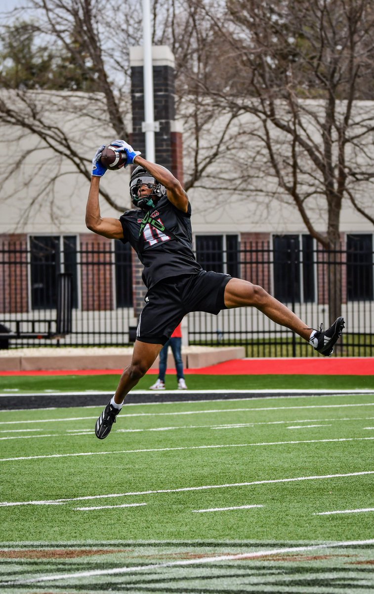 ● WR Spotlight ●

Gary Givens

Valparaiso ➡️ NIU

• Givens transfers over from the #FCS where he shined last season as a Freshman for Valpo. This is a hidden gem addition by Coach Hammock and I expect Givens to make an immediate impact. Last season he caught 23 passes for 352