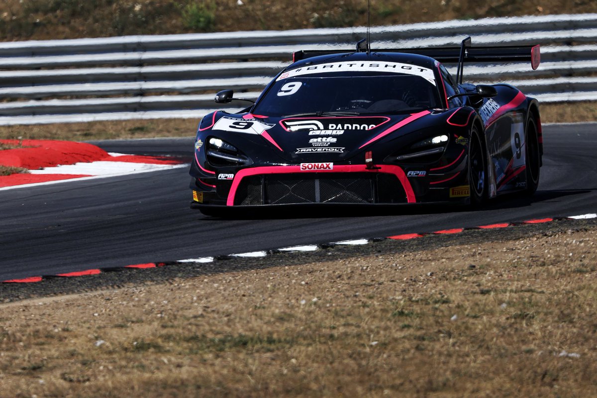 Testing testing... 📊 

Pace certainly hotting up (literally) out there after two sessions this morning! The #9 McLaren finished right up there in the top 5 on times - good omen hopefully for Quali 🙏 

Back for that at 15:45 👋 

📺 youtube.com/@GTWorld