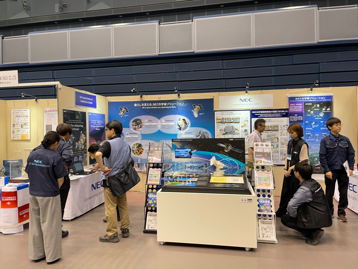 NEC_cosmos's tweet image. #第35回ISTS国際宇宙展示会 がスタートしました。NECブースにも多くのお客様に来ていただいています。
#みちびき や #はやぶさ2 、X線分光撮像衛星 #XRISM など多数展示しています。16日まで続きますので、ぜひお早めにお越しください。