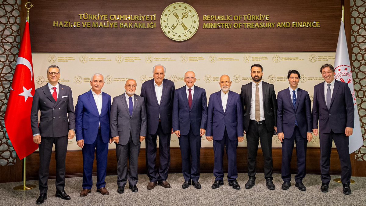 Siirt Vakfı  Genel Başkanı <a href="/ZekiAkyuzlu/">Zeki Akyüzlü</a>, Siirt MV <a href="/mervangul56/">Mervan Gül</a>, 22. Dönem Siirt MV Öner Gülyeşilin de bulunduğu heyetimiz  Maliye Bakanımız Sn. <a href="/memetsimsek/">Mehmet Simsek</a>’e nezaket ziyaretinde bulunarak, Siirt Vakfı faaliyetleri ve vakfın kamu yararı talebi hakkında bilgi verdik.
<a href="/Siirtvakfi06/">Siirt Vakfı Ankara Şb.</a>