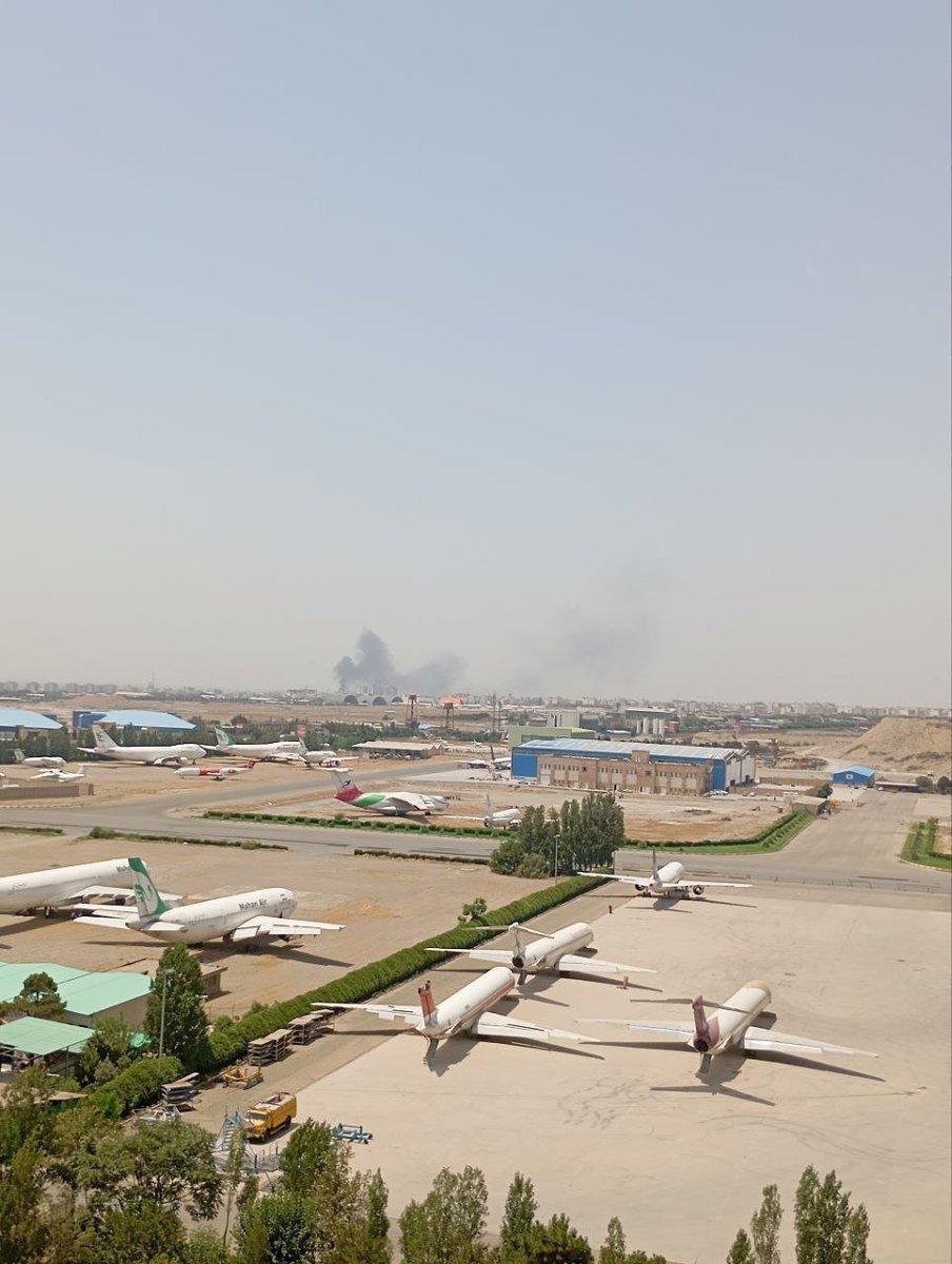 JgU6fEA4fQjWpVu's tweet image. خبر فوری 🚨
تیز پروازان اسرائیل حتی به رژیم اسلامی فرصت ندادند کاغذ دور محموله دریافتی دیشب روسیه را باز کنند
آنچنان زدند که از محموله پوتین یک تکه از چسب دورش هم نماند
