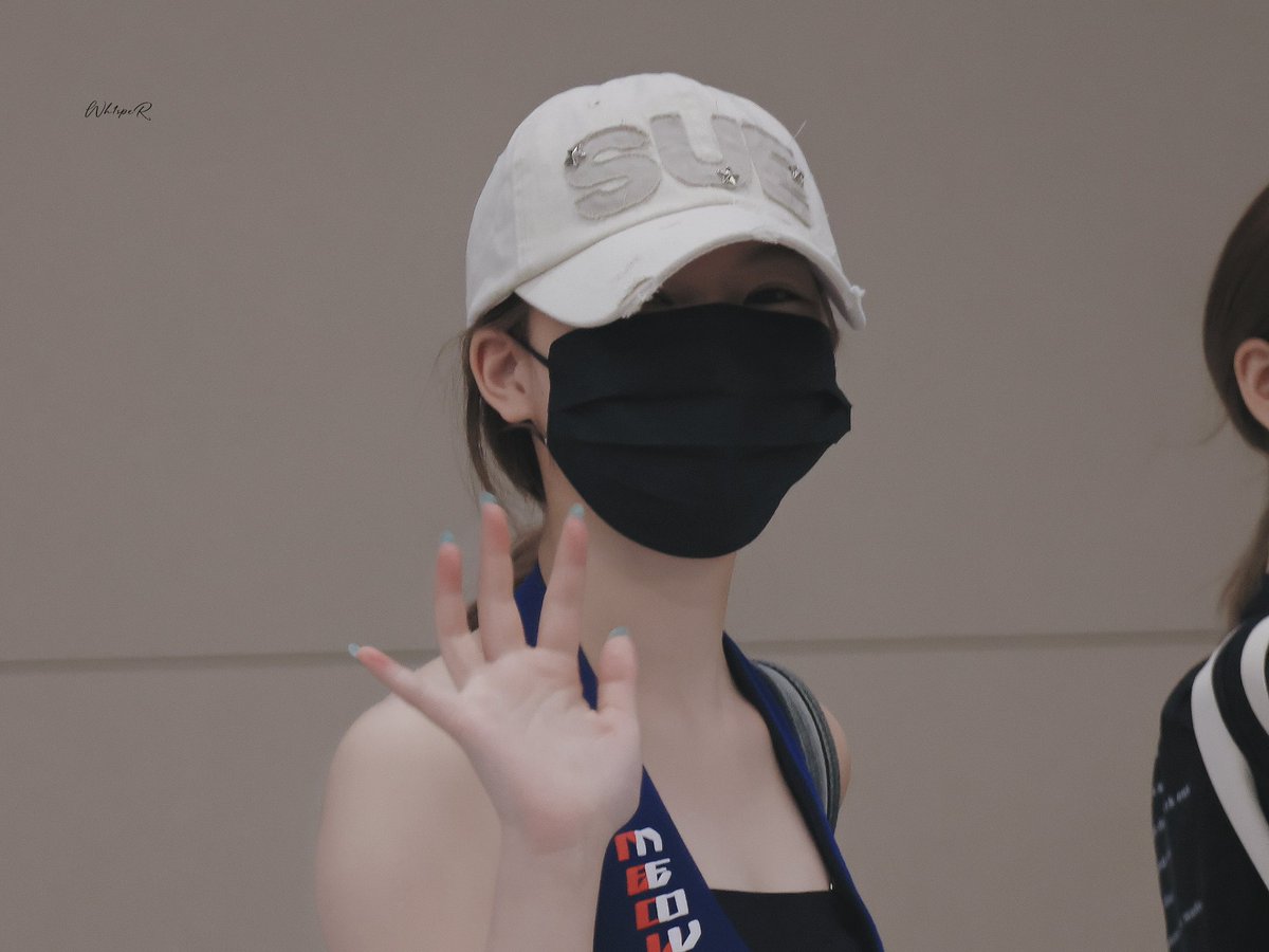 Wh1speR0123's tweet image. 250712 ICN 입국💕

수고했다😽

#이사진최고
#아이사 #ISA 
#스테이씨 #STAYC