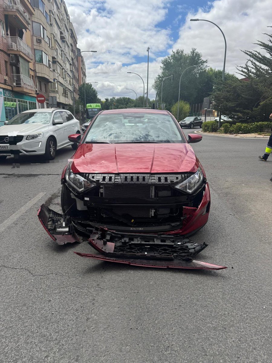 Policía Local CReal (@plciudadreal092) on Twitter photo A las 12:50 h, en Ronda/ B.  Balbuena, se ha producido un accidente con importantes daños materiales. Investigamos la posibilidad de que no se hayan respetado las fases de los semáforos. A las 12:50 h, en Ronda/ B.  Balbuena, se ha producido un accidente con importantes daños materiales. Investigamos la posibilidad de que no se hayan respetado las fases de los semáforos.