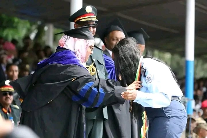"ኢትዮጵያ ዘመናዊና ብቃት ያለው ሰራዊት በመገንባት ወደ ፈጣን እድገት በመገስገስ ላይ ትገኛለች"

Eng'r <a href="/AishaMo_Mussa/">Aisha Mohammed Mussa</a> 
#Ethiopia 🇪🇹