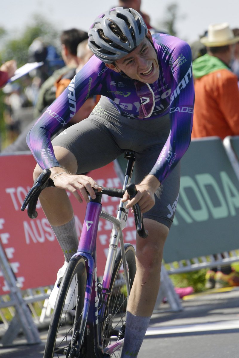 🏁 FINISH 

Brave ride by our lads. 👌

After several attacks, Felix Engelhardt finishes 4️⃣th in the Queen stage with finish on the steepy Kühtai.

🇦🇹 #TourofAustria