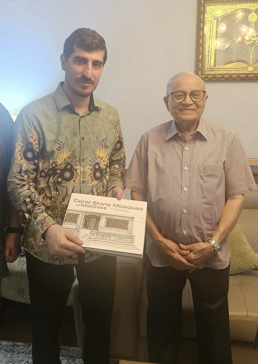 Maumoon Abdul Gayoom (@maumoonagayoom) on Twitter photo كان لقائى مع مندوب فلسطين سعادة مسلم عمران رائعا ومفيدا . إن مساندة المالديف لفلسطين الحبيبة لا حدود لها. <a href="/muslimbinimran/">Muslim Imran</a> كان لقائى مع مندوب فلسطين سعادة مسلم عمران رائعا ومفيدا . إن مساندة المالديف لفلسطين الحبيبة لا حدود لها. <a href="/muslimbinimran/">Muslim Imran</a>
