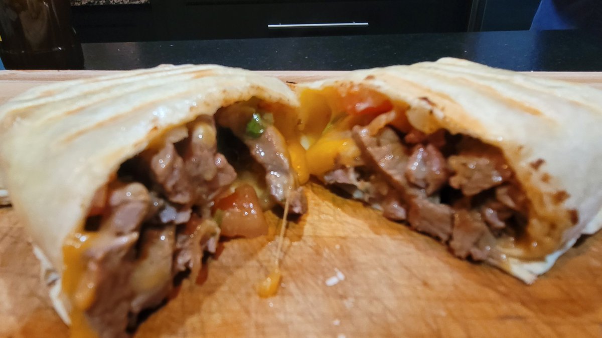 thiXXsniXX's tweet image. Its grocery, cooking and meal planning day❗️
2 to 3 hours on a Sunday covers the whole week.
Steak burritos on grill are always 🔥
#OLine #OffensiveLine