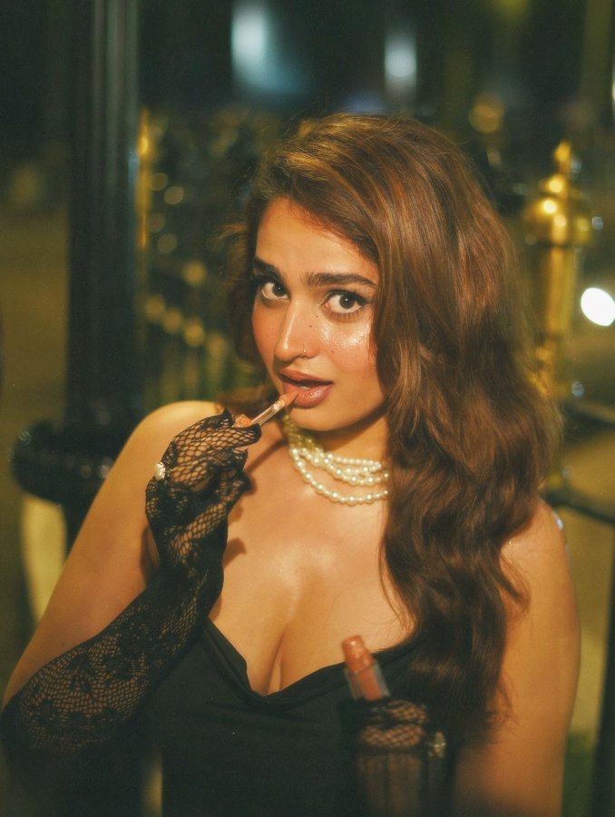 GvqGZPjW8AAtE97?format=jpg&name=900x900