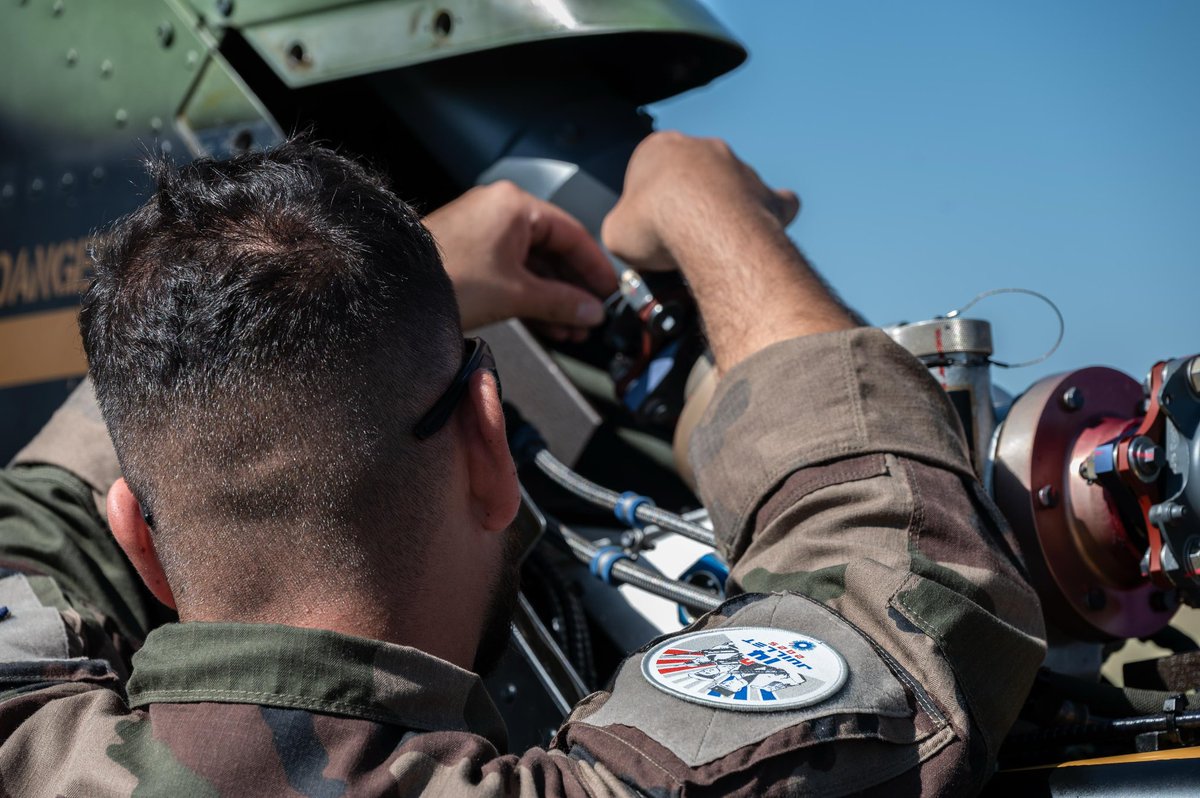 J-2 avant le 14 juillet

L’<a href="/COM_ALAT/">Général COM ALAT</a> est prête pour son défilé aérien. Cette semaine, de nombreuses activités et répétitions ont eu lieu pour faire rayonner notre arme. Entre visites et derniers entraînements, les aéro combattants ont pu montrer et partager leur savoir-faire.
