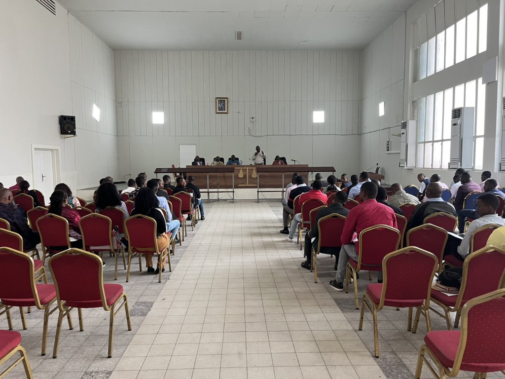 Kinshasa : les jeunes avocats du barreau de Kinshasa-Gombe suivent studieusement les cours de déontologie du samedi matin 👍🏽